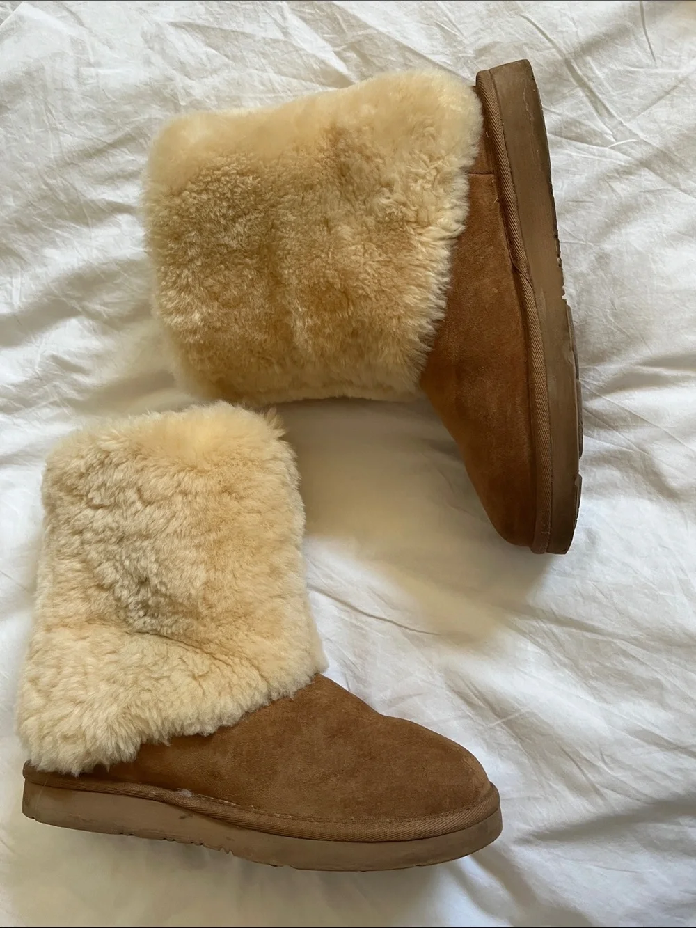 UGG Maylin chestnut suede and Sherling boots in excellent condition size 8
